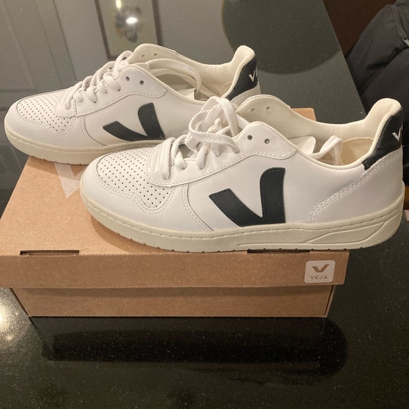 Veja Shoes - Veja V-10 Sneaker (Unisex) Extra White/Black Sz 8 US